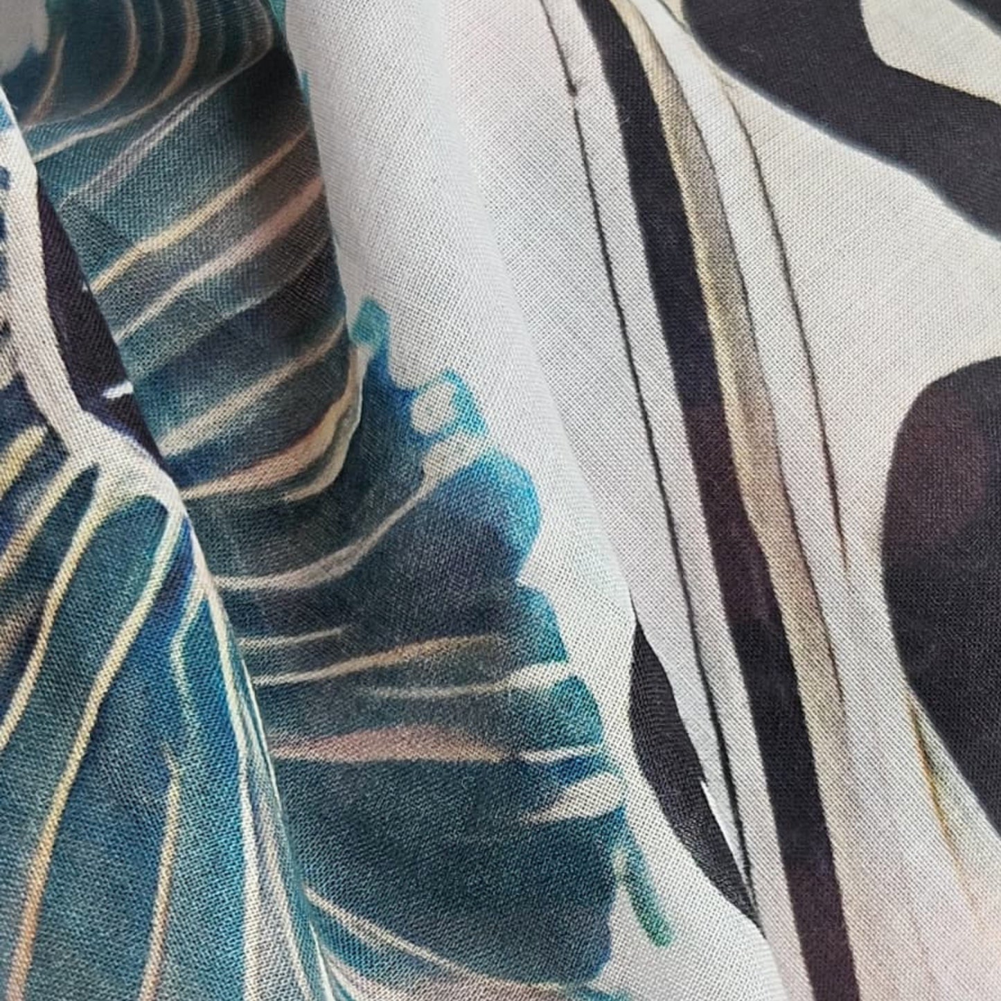 EASE & EARTH   -   135x135 cm cotton pareo/shawl